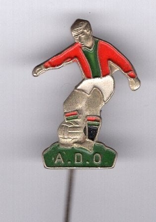 ADO A.D.O. zilverkleurig voetbal mannetje speldje( Y_013a), Ophalen of Verzenden, Zo goed als nieuw, Transport, Speldje of Pin