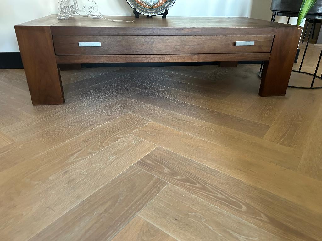 Noten salontafel met lade, in hele mooie staat., Ophalen, Gebruikt, 100 tot 150 cm, Strak, eigentijds
