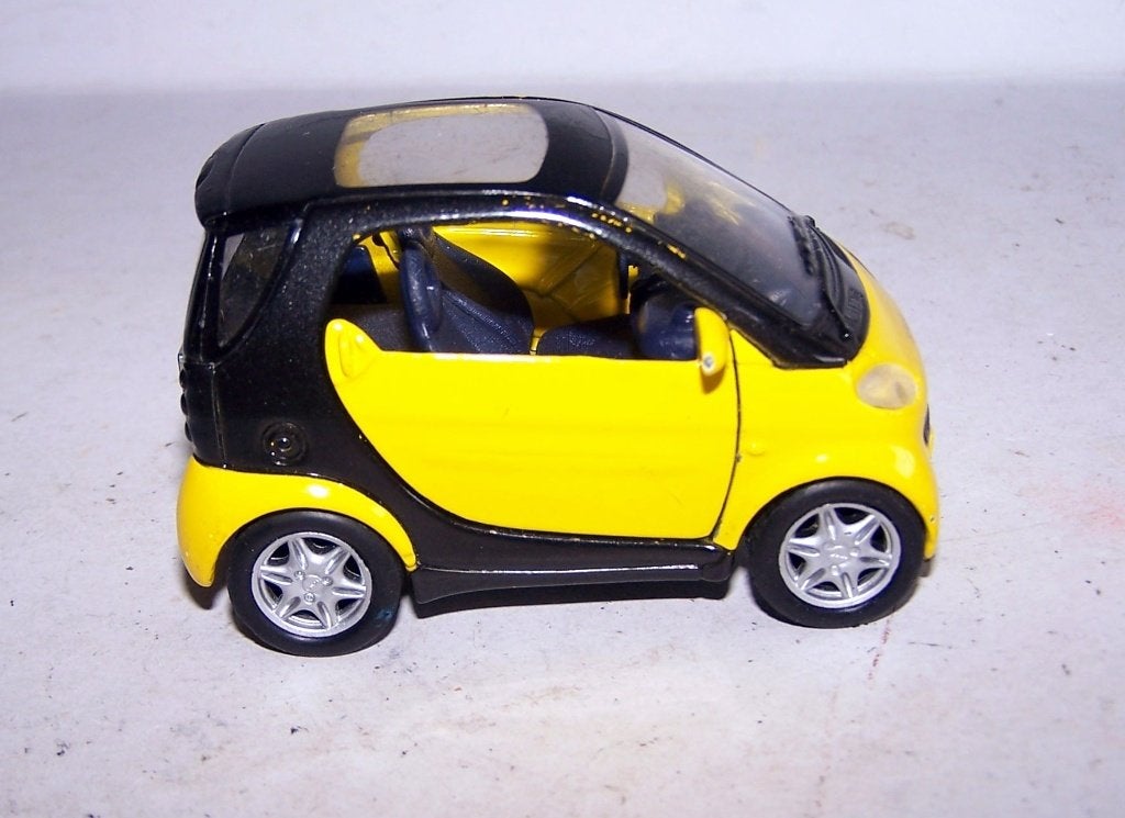 Maisto Smart City-Coupé. 1/33. Nieuwstaat., Ophalen of Verzenden, Zo goed als nieuw, Auto, Overige merken