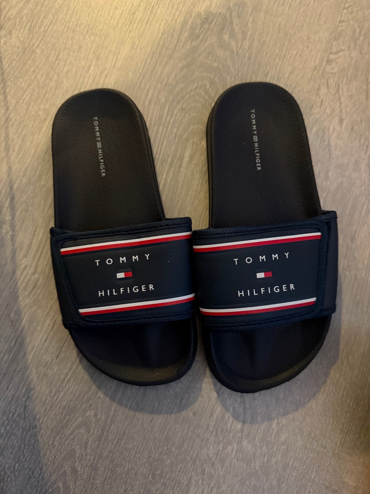 Tommy Hilfiger slippers maat 34 en Calvin Klein sandalen maa, Ophalen of Verzenden, Zo goed als nieuw, Jongen, Overige typen
