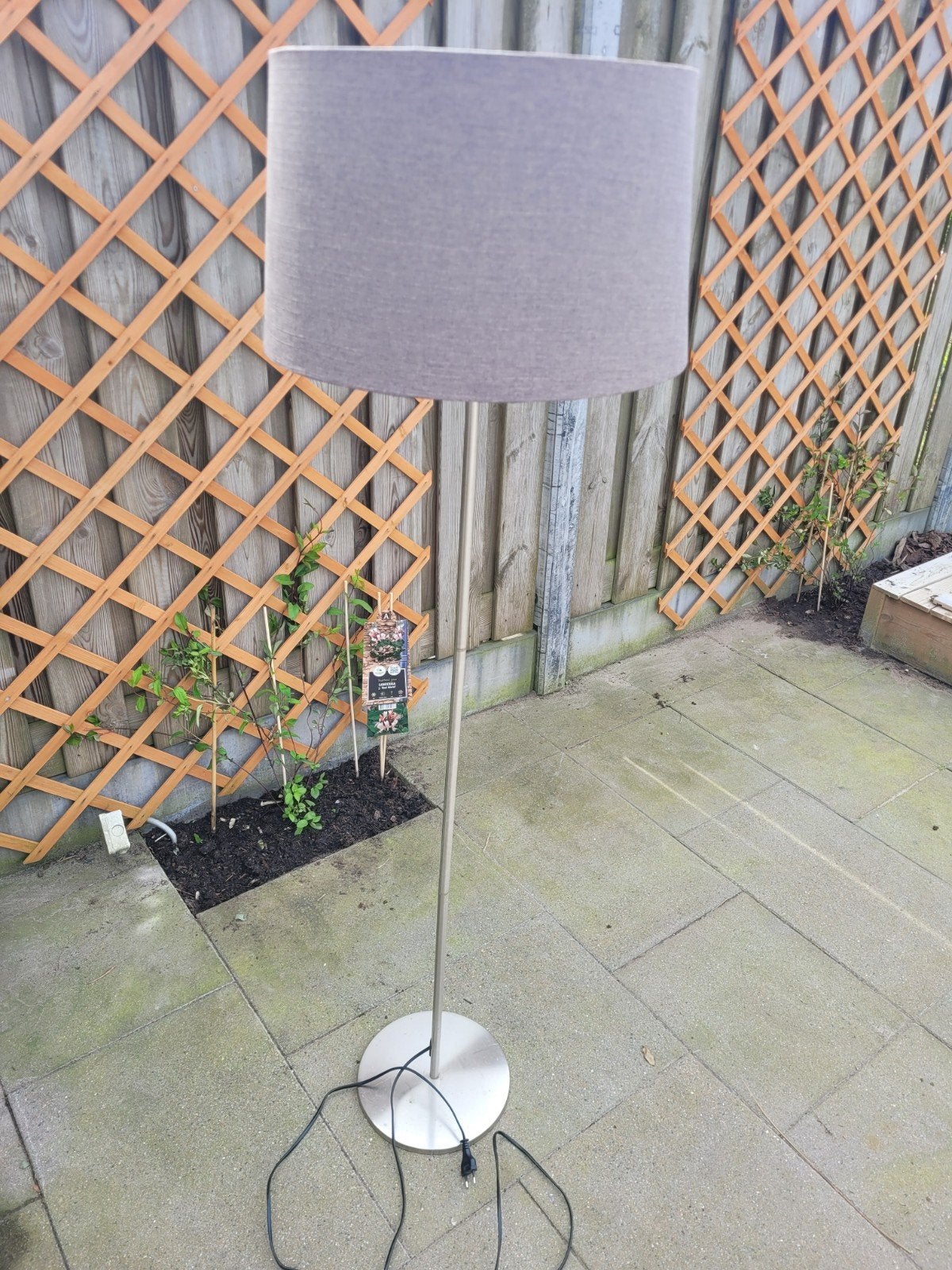 Moderne staande lamp met grijze kap, Huis en Inrichting, Ophalen, Gebruikt, E27 (groot), Textiel