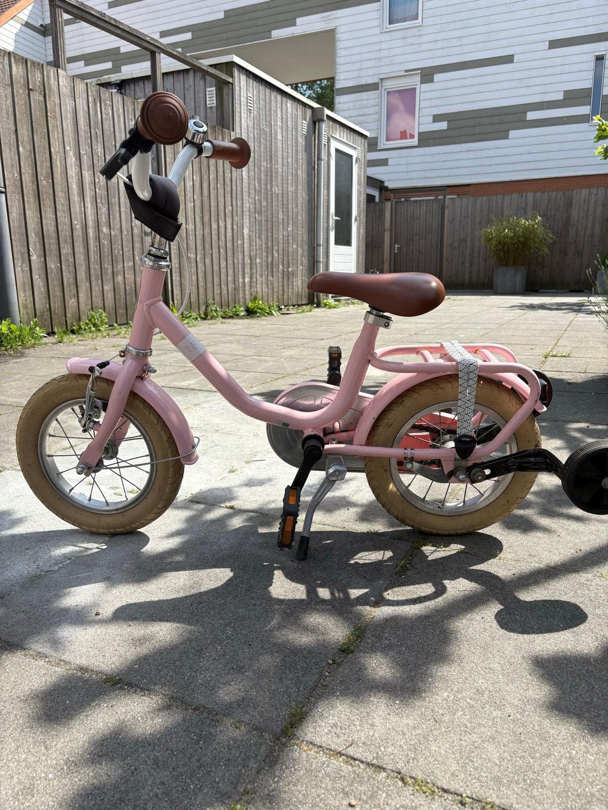 Roze Puky kinderfiets met zijwieltjes, Fietsen en Brommers, Fietsen | Kinderfietsjes, Ophalen, Terugtraprem, Zijwieltjes, Gebruikt