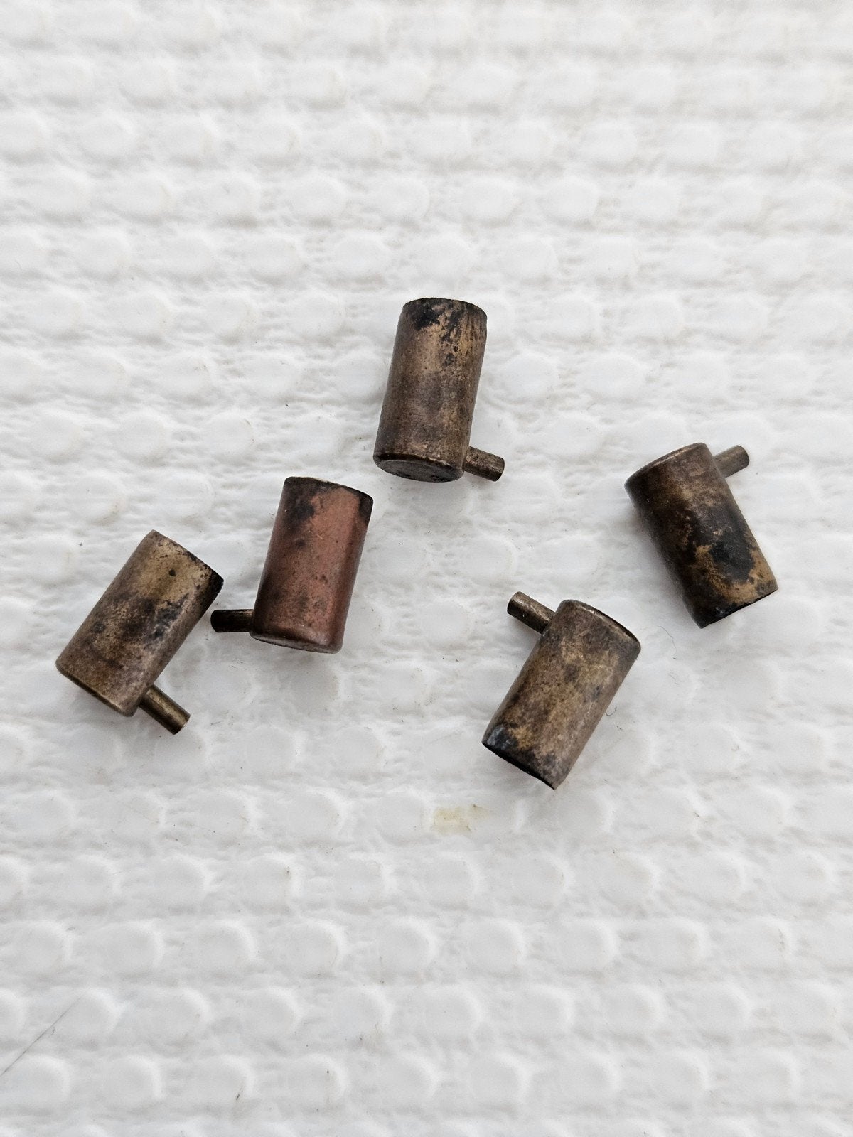 5 stuks gedeactiveerde 5 mm penvuur hulzen., Antiek en Kunst, Verzenden