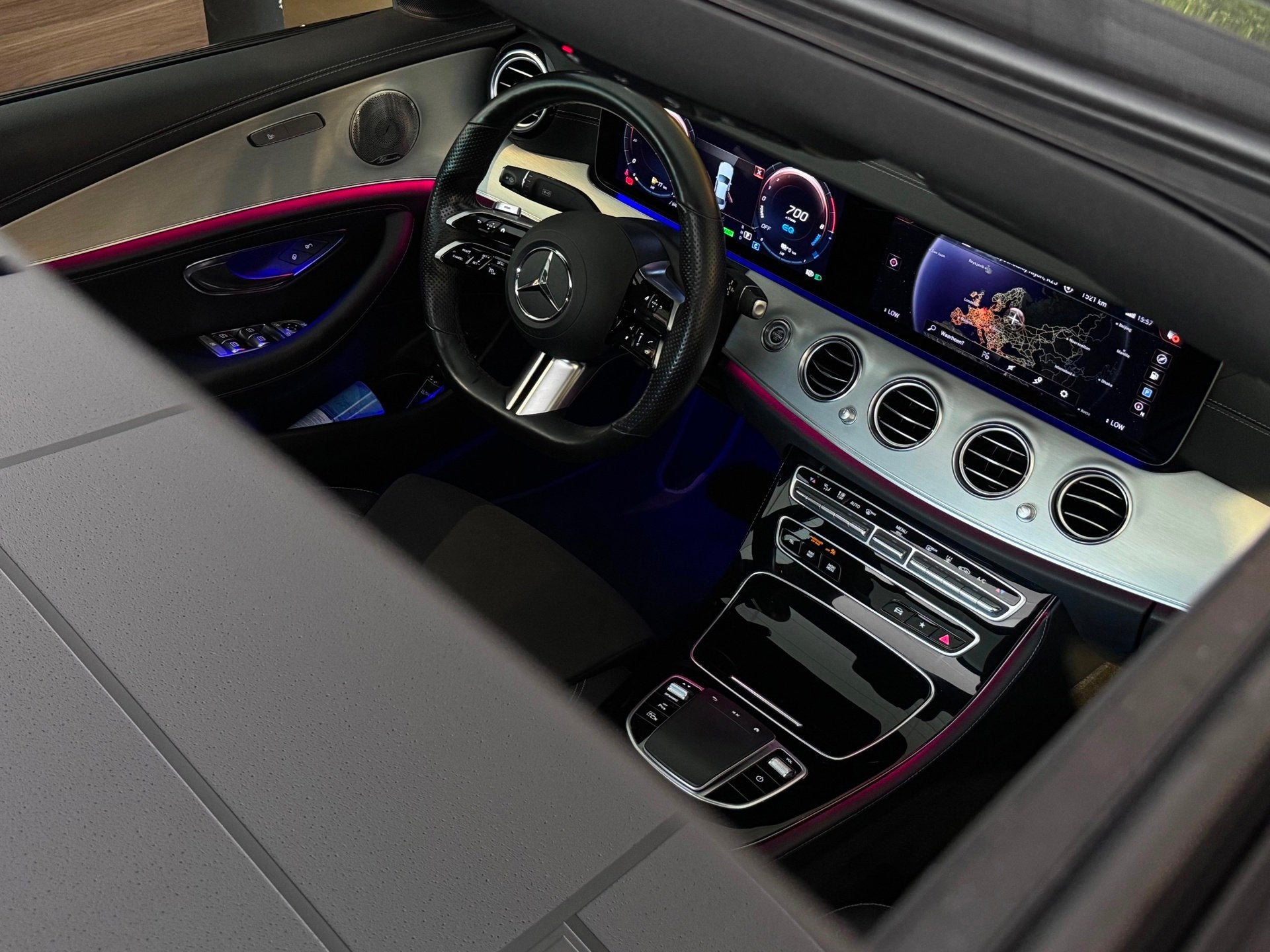 Mercedes-Benz E-klasse 300 e AMG Line |320 PK|PANO|BURMESTER, 63 km/l, Dealer onderhouden, Achterwielaandrijving, Gebruikt