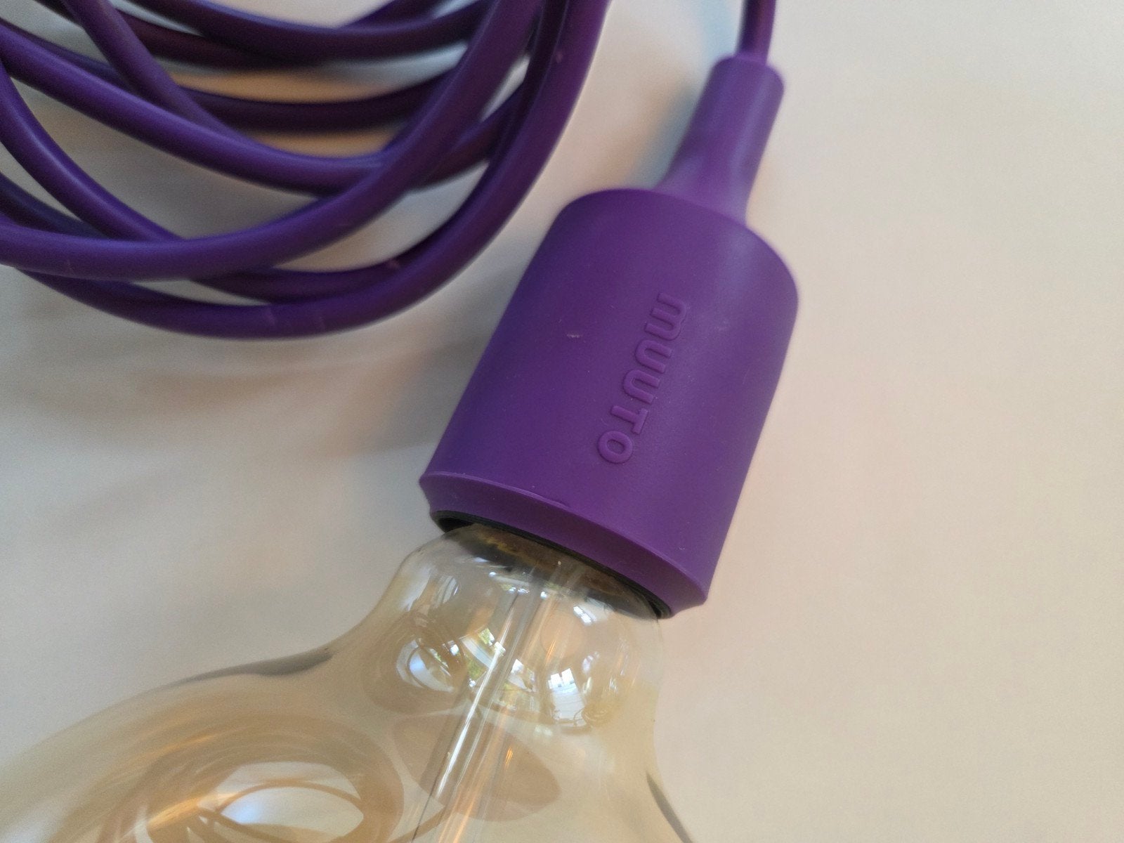 Muuto E27 hanglamp - paars, Huis en Inrichting, Ophalen, Gebruikt, Modern, Scandinavisch, E27 (groot)
