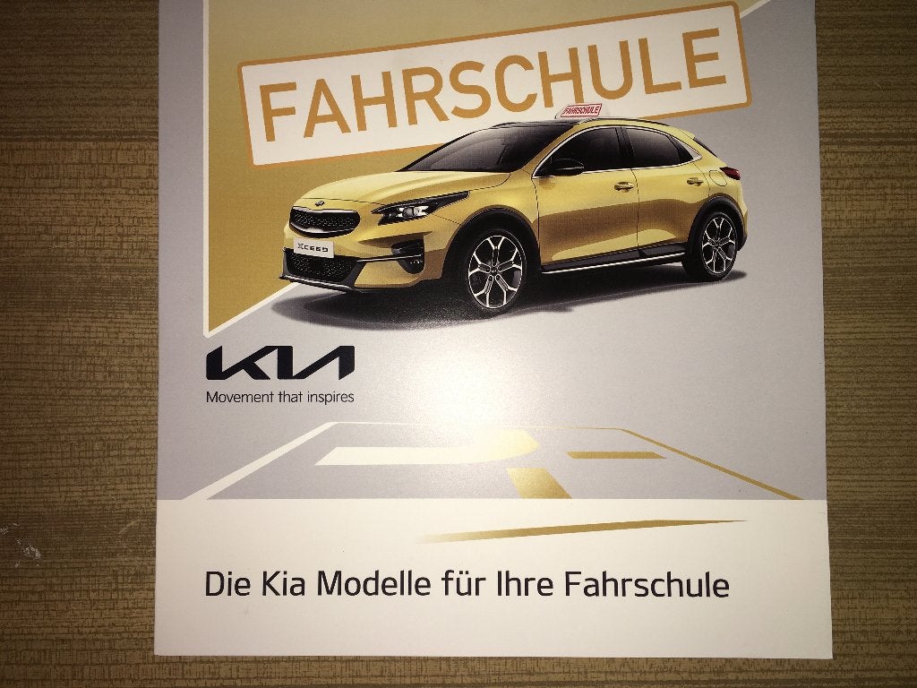 4x Kia brochures folders EV + Rijschool + Sedona + Carens GB, Ophalen of Verzenden, Zo goed als nieuw, Overige merken