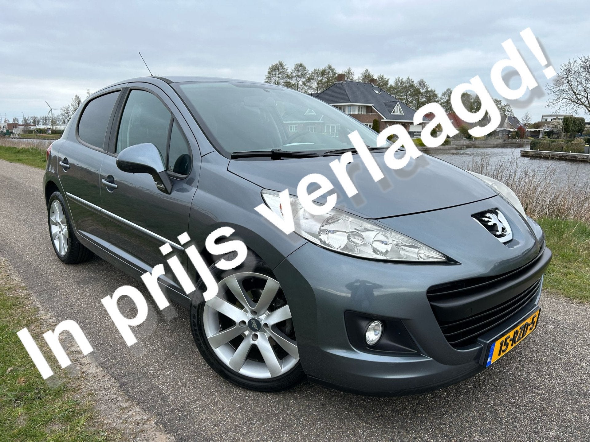 Peugeot 207 1.4 VTi Access Airco / Cruise / Trekhaak / Topst, Voorwielaandrijving, Euro 5, Gebruikt, Zwart