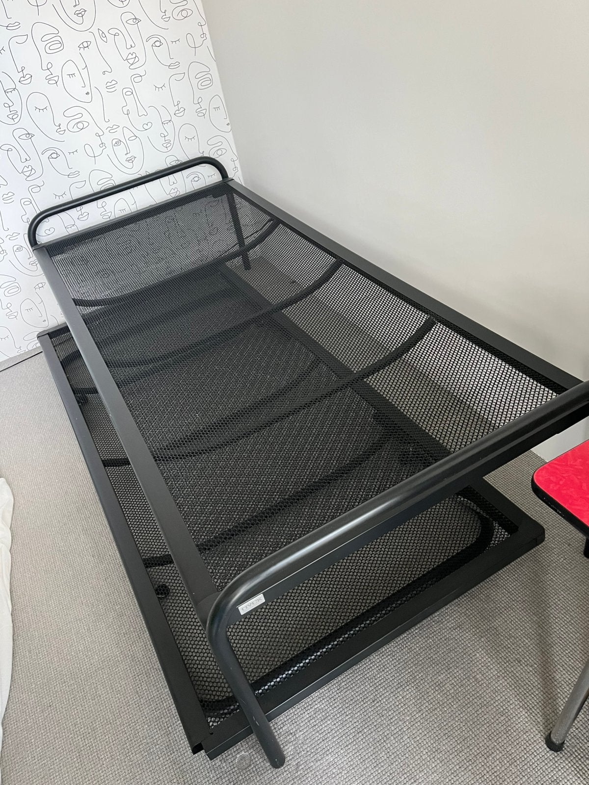 Bed met onderschuifbed, Avek, spiraal, zwart, 90x200, Ophalen, Gebruikt, 90 cm, Eenpersoons