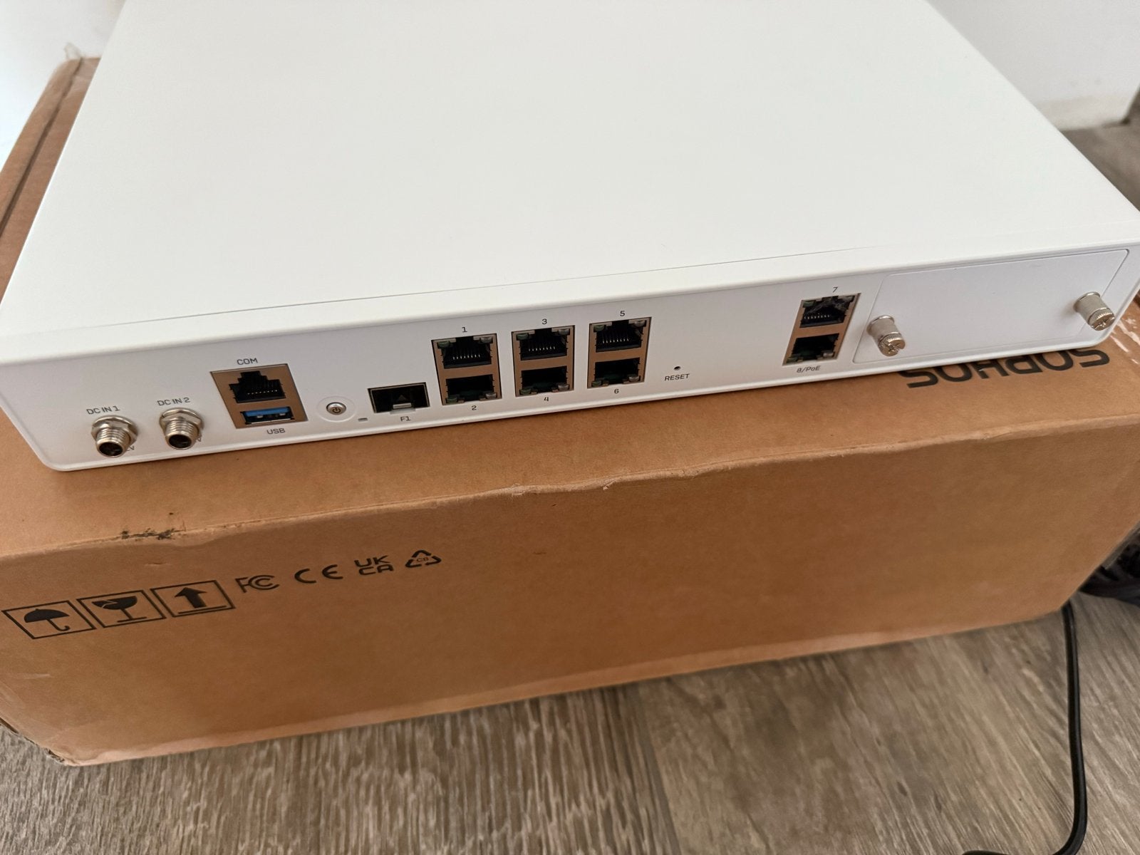 Sophos XGS 116 (2024) Firewall/Router - Nieuwstaat, Computers en Software, Routers en Modems, Zo goed als nieuw, Router, Ophalen of Verzenden