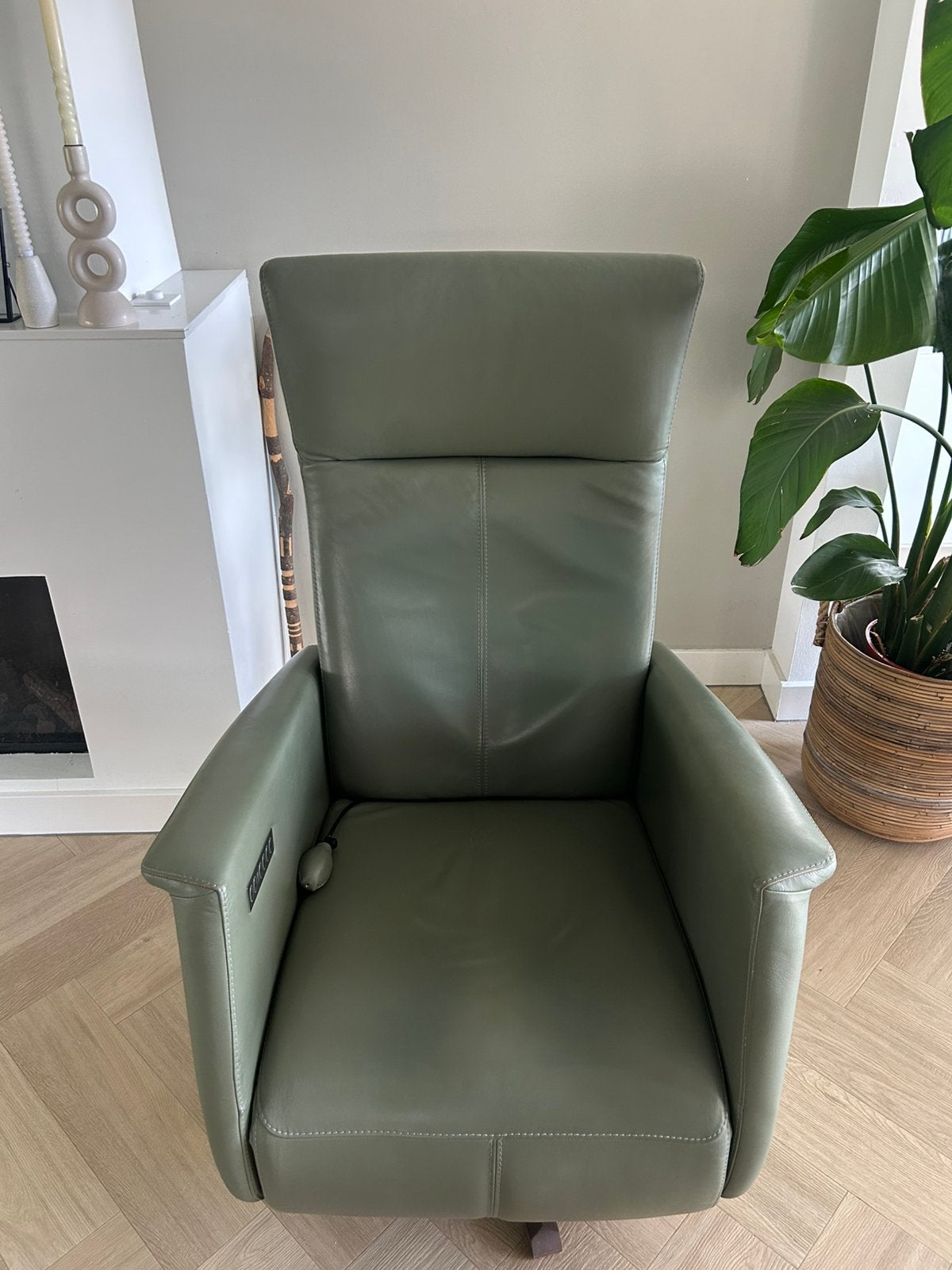 Olijfgroene Prominent Fauteuil, Ophalen, Minder dan 75 cm, Leer, Zo goed als nieuw