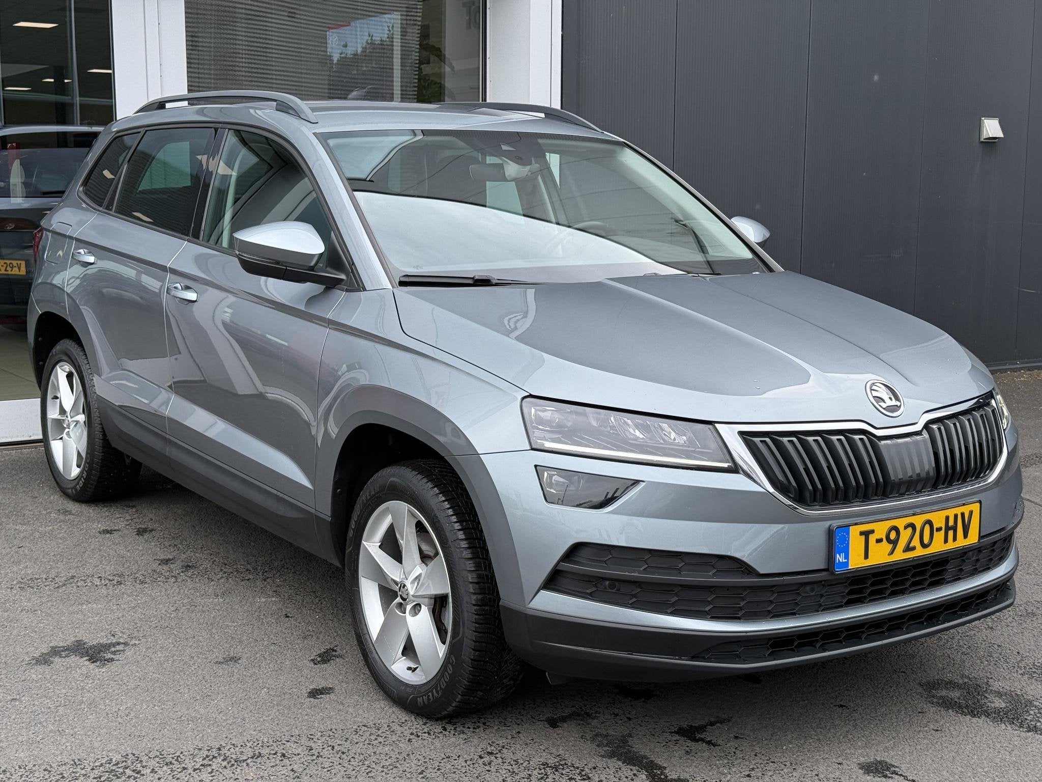 Skoda Karoq 1.0 TSI Style Business | Trekhaak | Achteruitrij, Stof, Gebruikt, Automatische klimaatregeling, 1261 kg