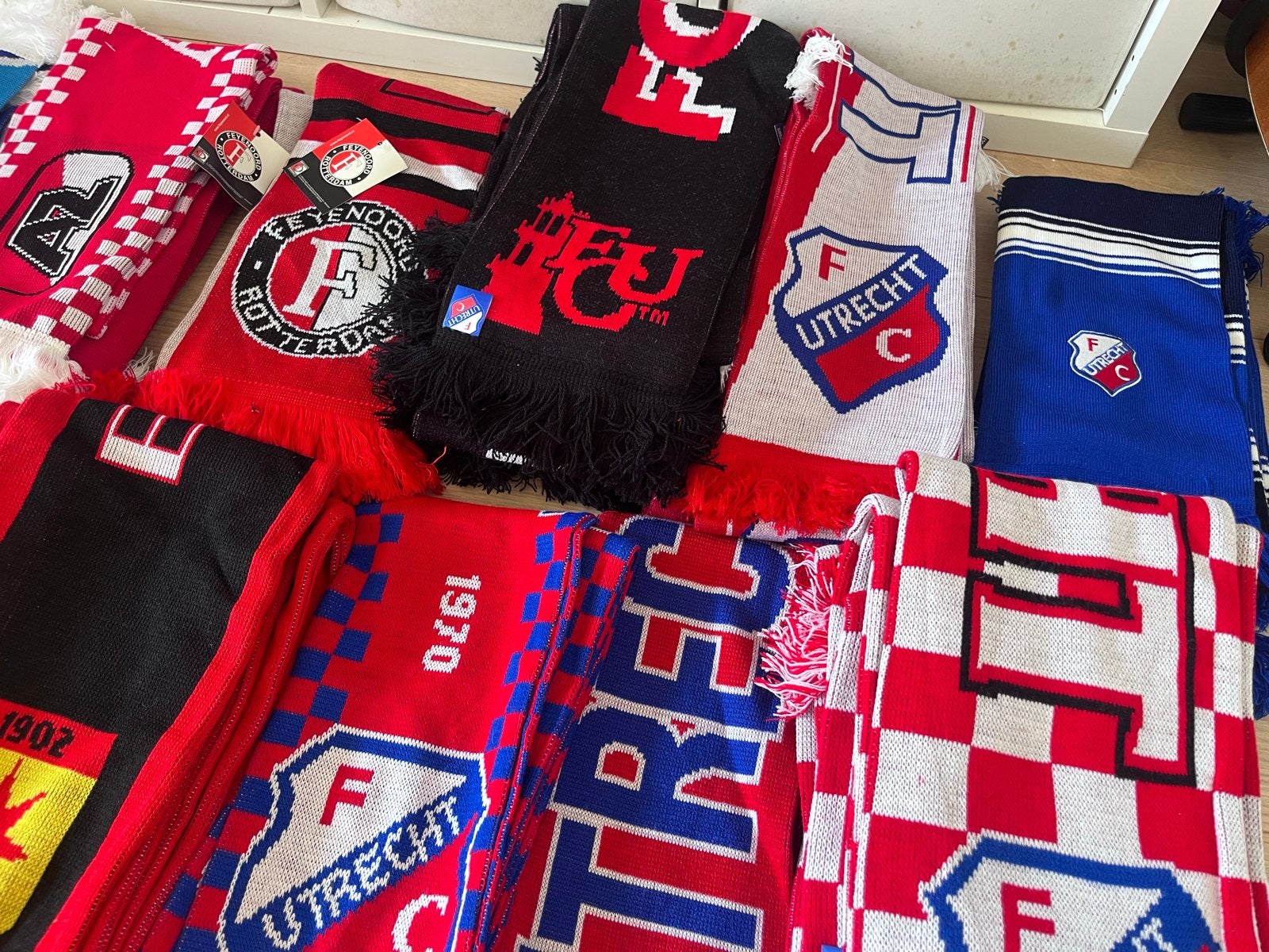 Voetbalsjaals divers - Nieuw. ajax, feyenoord, nec, nac.., Ophalen of Verzenden, Nieuw, Clubaccessoires