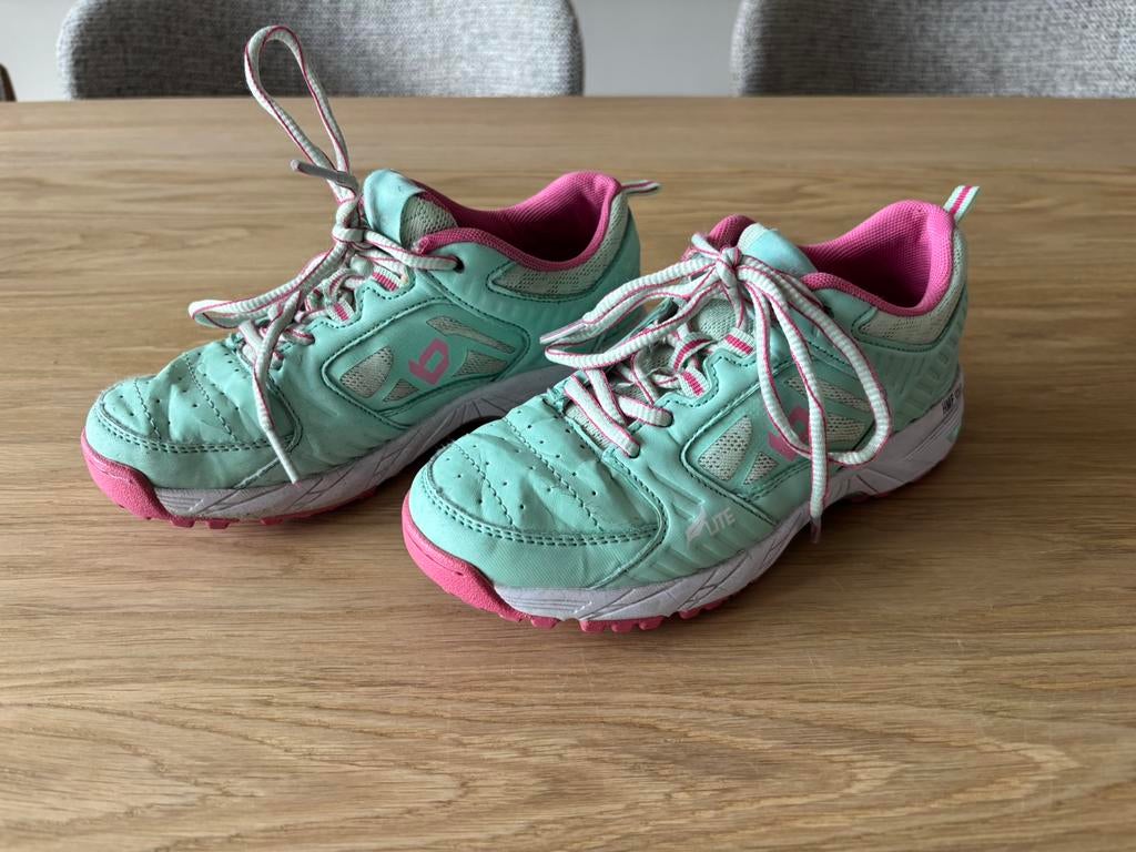 Brabo hockeyschoenen mt34, Sport en Fitness, Hockey, Ophalen of Verzenden, Zo goed als nieuw, Schoenen