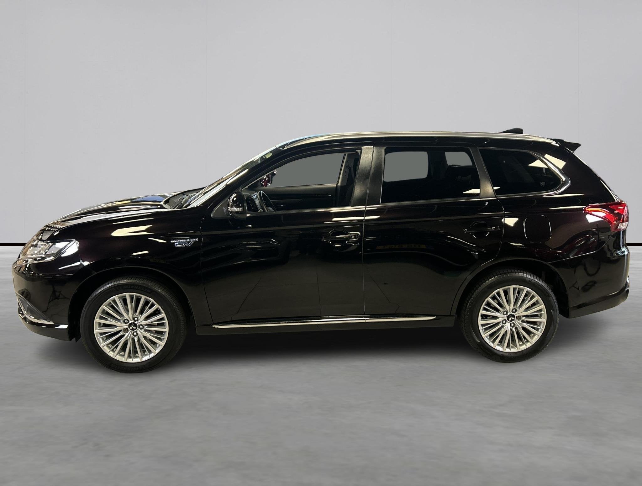 Mitsubishi Outlander 2.4 PHEV Pure, Automaat, Verwarmde buitenspiegels, Euro 6, 4 cilinders