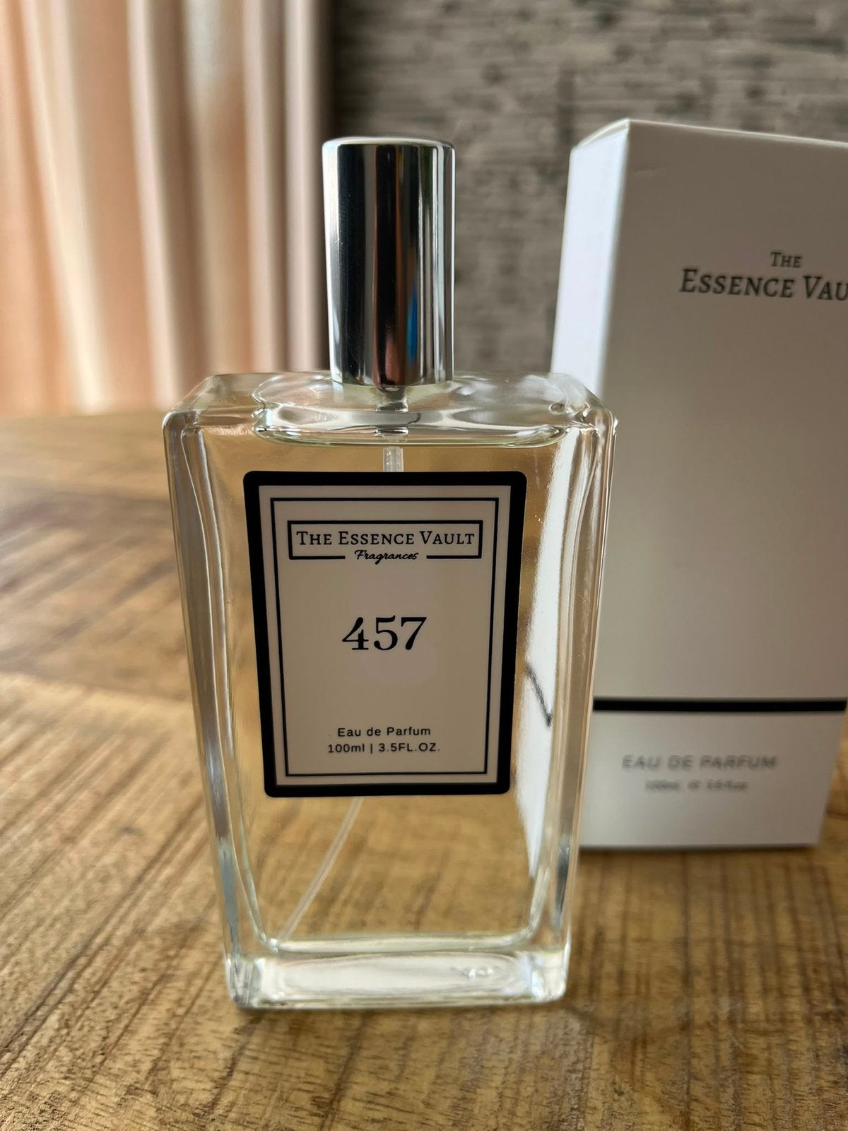 The Essence Vault 457, Ophalen of Verzenden, Zo goed als nieuw