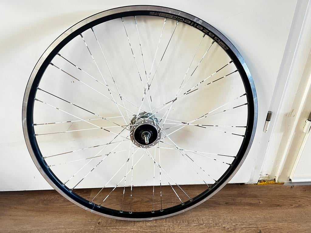 Fiets Voorwiel merk gazelle met naafdynamoSHIMANO maat28inch, Wiel, Ophalen of Verzenden, Zo goed als nieuw, Aluminium