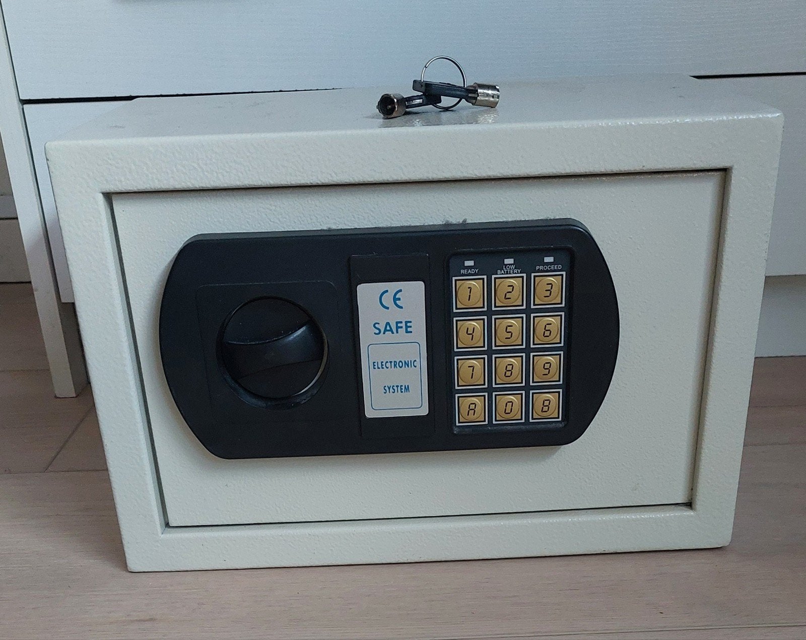 Compacte Elektronische Kluis met Cijferslot (Inclusief Noods, Huis en Inrichting, Ophalen, Zo goed als nieuw