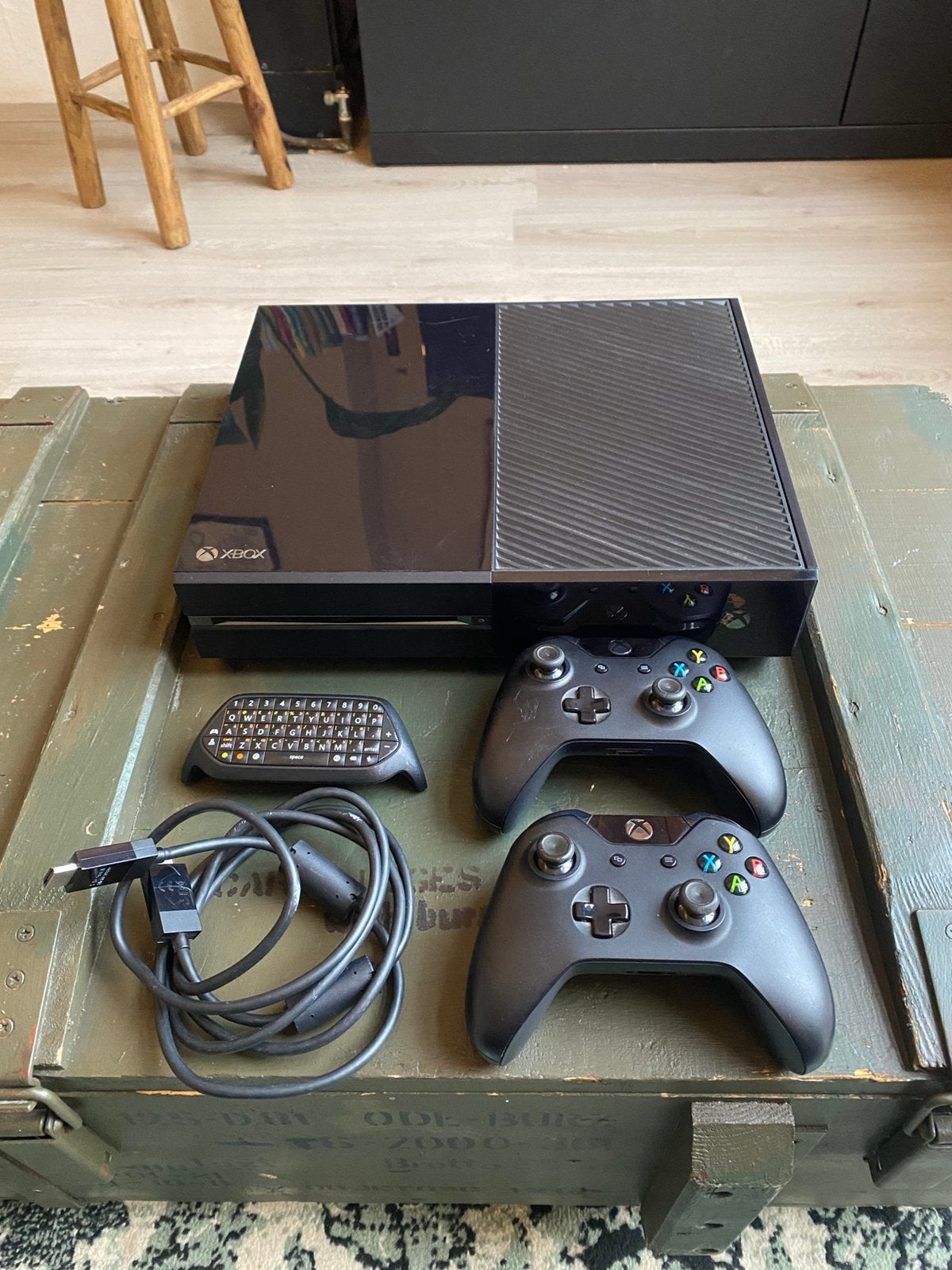 Xbox One met 2 controllers en accessoires, 2 spelers, Ophalen, Gebruikt, Vanaf 3 jaar