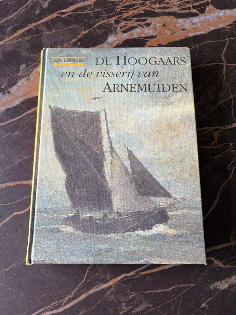 Boek ‘De Hoogaars en de visserij van Arnemuiden’, Ophalen of Verzenden, Gebruikt, Boek of Tijdschrift