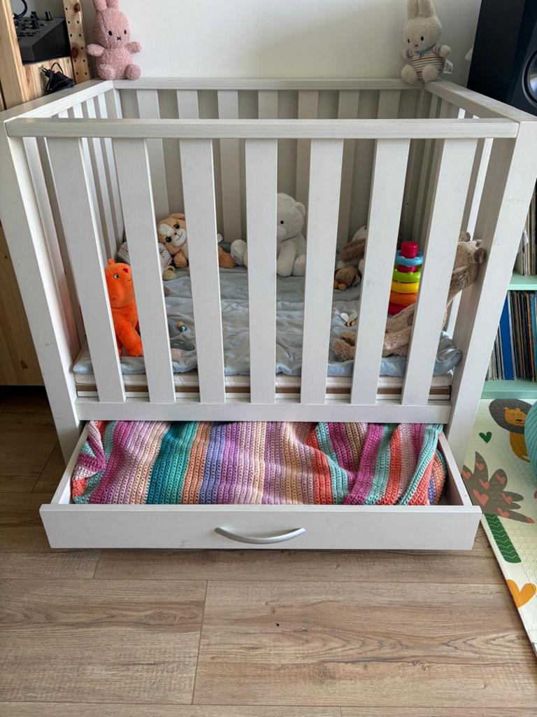 Massief houten baby box wit (3 instelhoogtes en lade), Kinderen en Baby's, Boxen, Ophalen, Gebruikt, Vierkant, In hoogte verstelbaar