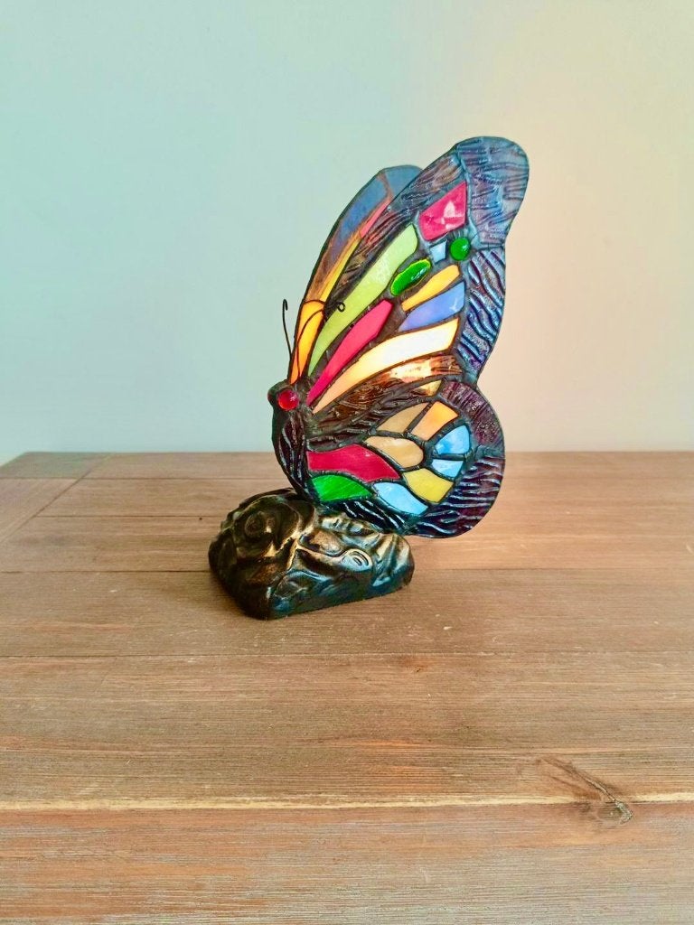 Tiffany stijl vlinderlamp op rozenvoet glas in lood, Tiffany lamp, 24 cm, E14 (klein), Ophalen of Verzenden