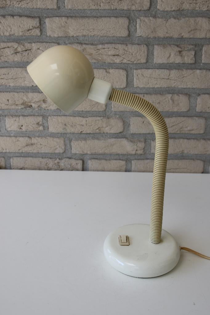 vintage bureaulamp in de kleur wit, Ophalen of Verzenden, Gebruikt, Metaal, Minder dan 50 cm