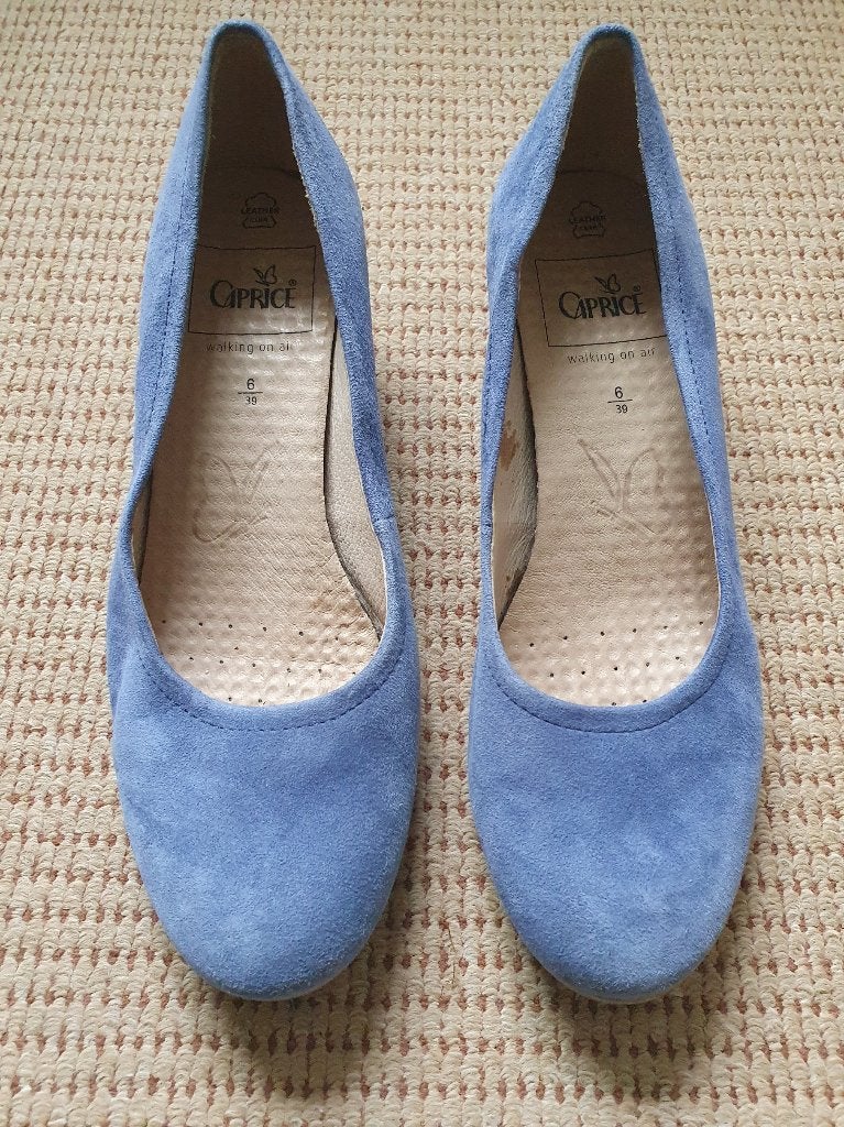Elegante blauwe Caprice Walking on Air Pumps lage hak, Pumps, Blauw, Ophalen of Verzenden, Zo goed als nieuw
