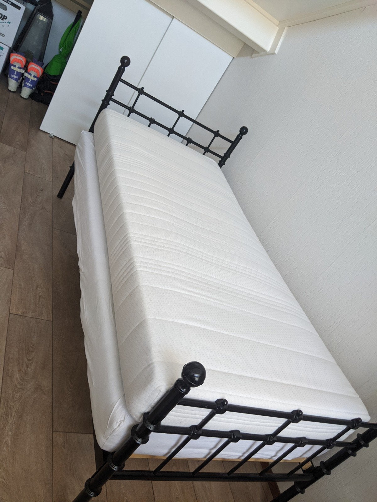 eenpersoonsbed met lattenbodem en matras, Huis en Inrichting, Slaapkamer | Bedden, Ophalen, Klassiek, modern, Gebruikt, 90 cm