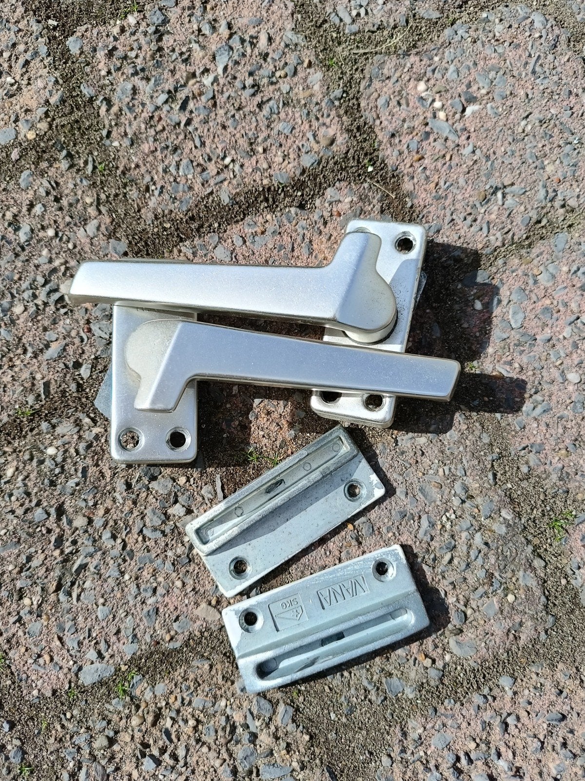Raamklinken met sluitplaten - VANA SKG, Ophalen of Verzenden, Gebruikt, Overige materialen, Klink of Kruk