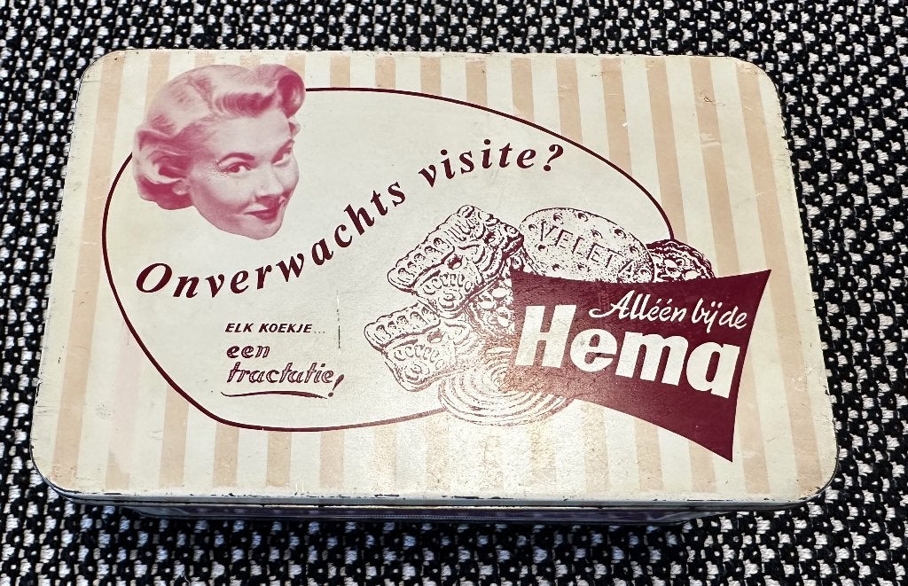 Retro (inmiddels vintage) roze koektrommel van HEMA, Verzamelen, Ophalen of Verzenden, Gebruikt, Koek(jes), Overige merken