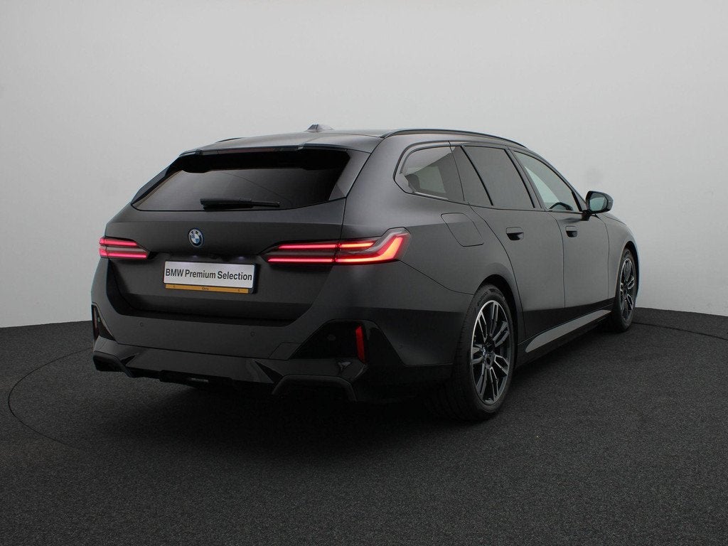 BMW i5 Touring eDrive40 M Sportpakket Pro | Achteruitrijcame, Auto's, BMW, Automaat, Achterwielaandrijving, Met garantie (alle)