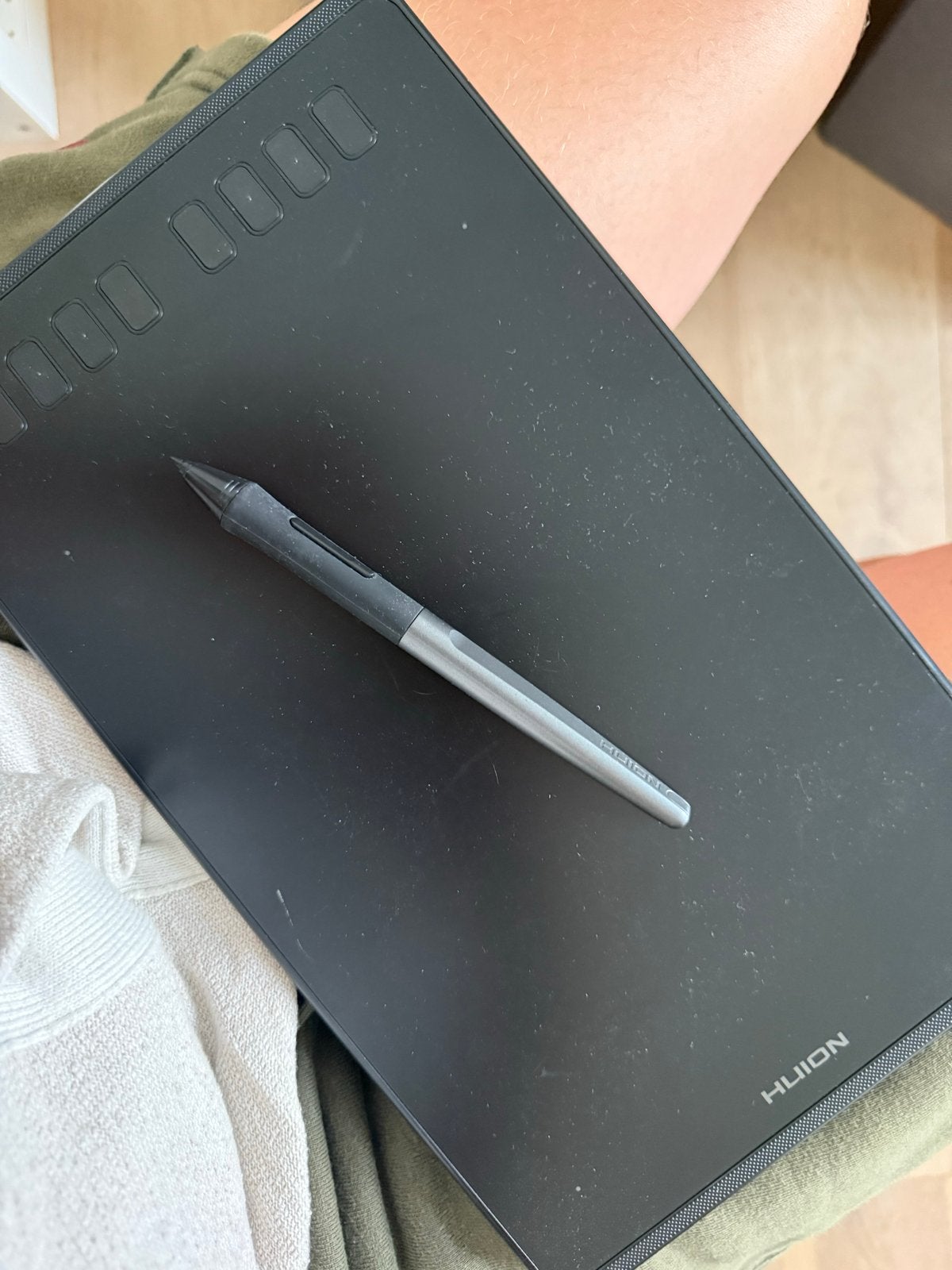 Huion Inspiroy H640P Tekentablet met Pen, Ophalen of Verzenden, Zo goed als nieuw, Bedraad