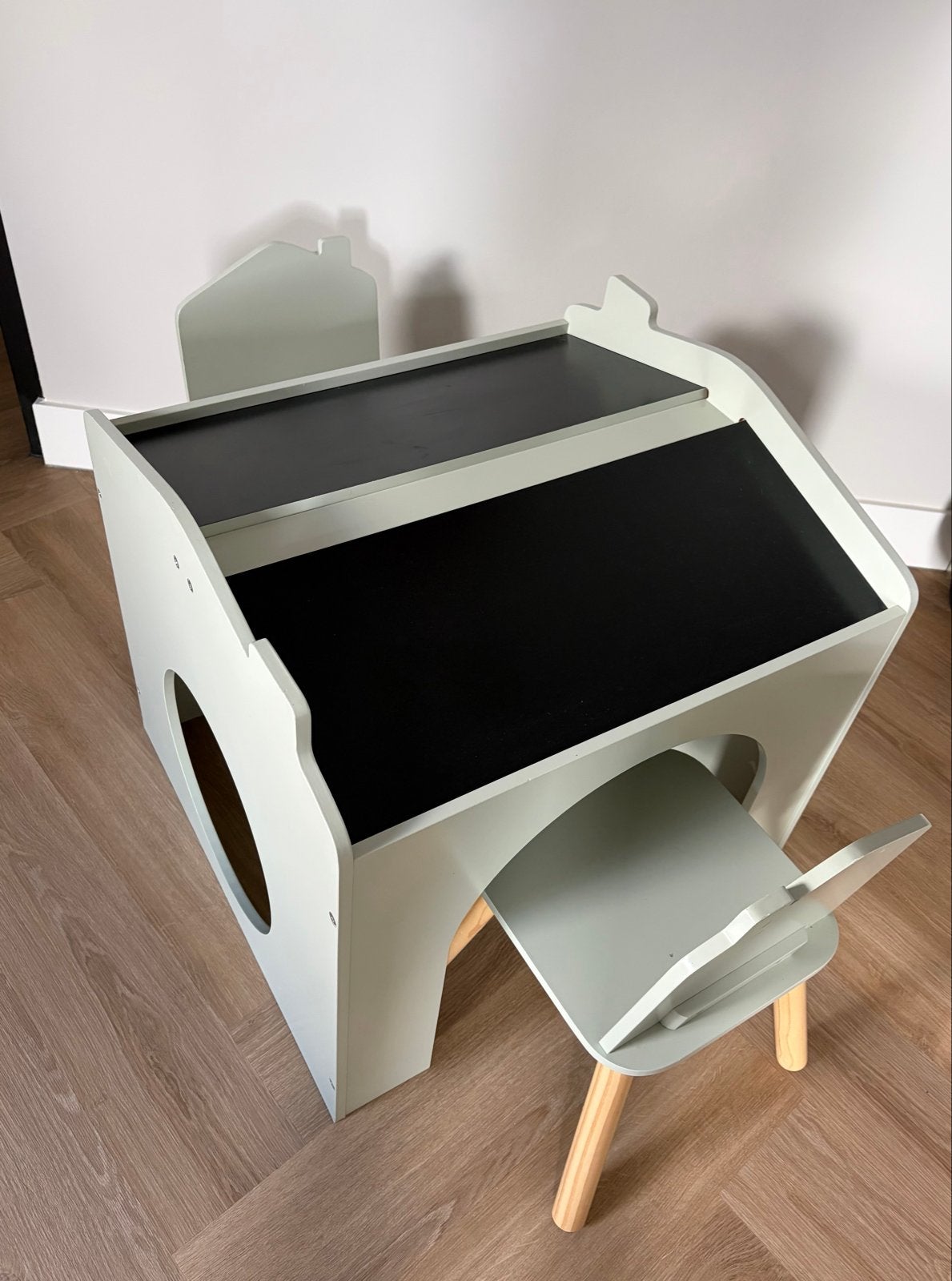 Peuter bureau / tafeltje met twee stoeltjes - Mintgroen, Kinderen en Baby's, Ophalen, Gebruikt, Tafel(s) en Stoel(en)
