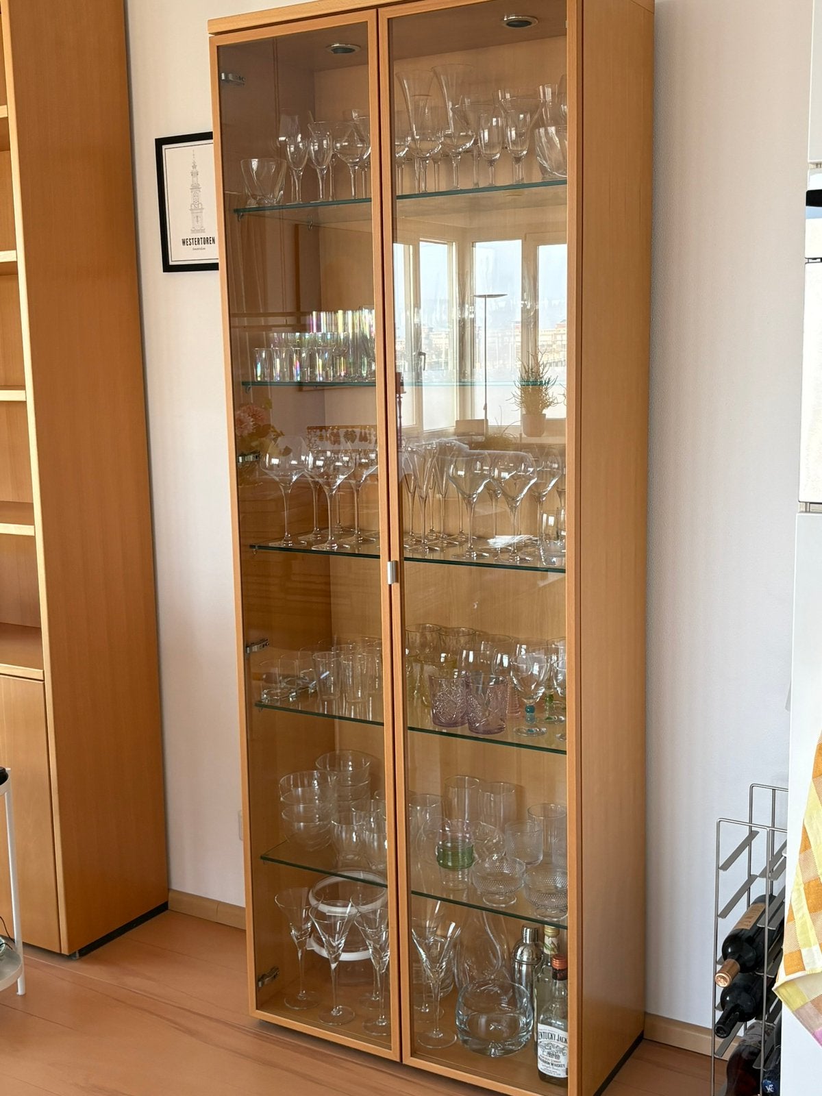 Hulsta beuken vitrinekast, Ophalen, 50 tot 100 cm, 150 tot 200 cm, 25 tot 50 cm