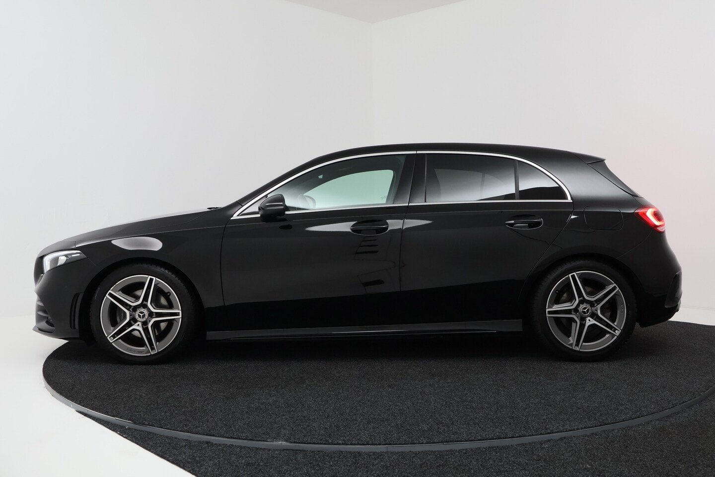 Mercedes-Benz A-Klasse 200 Business Solution AMG (NAVIGATIE,, Auto's, Gebruikt, Euro 6, 4 cilinders, Zwart