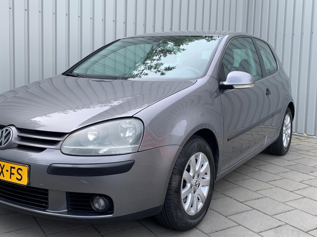 Volkswagen Golf 1.6 FSI Comfortline|Nieuwe Apk|Airco|, Auto's, Voorwielaandrijving, Gebruikt, Zwart, 4 cilinders