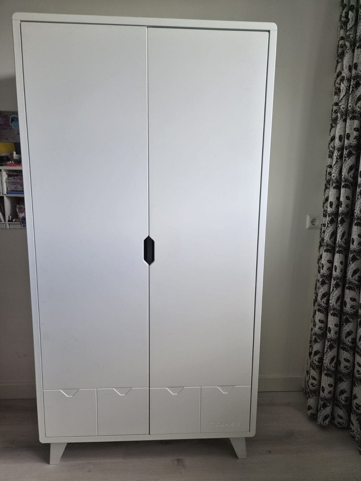 Witte kinder kledingkast met hangruimte en planken, Ophalen, Met deur(en), Gebruikt, 50 tot 100 cm