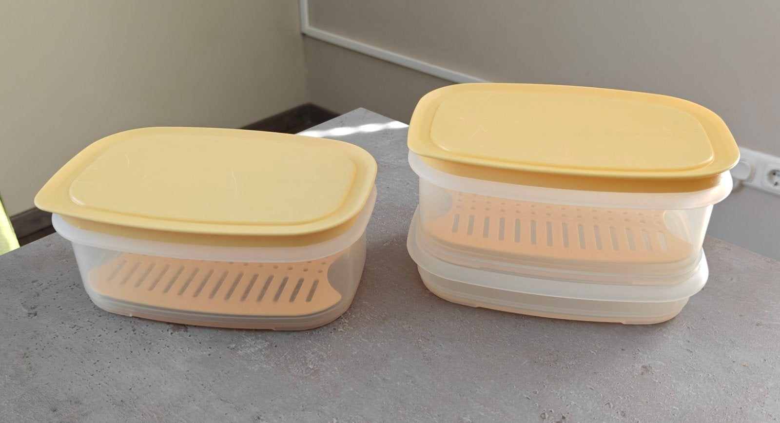 Tupperware bewaardozen met inzet voor kaas en vleeswaren- 2, Ophalen of Verzenden, Zo goed als nieuw, 640 ml, Bewaardoos