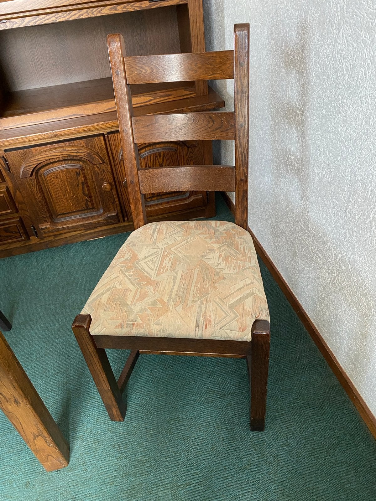 Houten stoel met gestoffeerde zitting, Huis en Inrichting, Stoelen, Ophalen, Gebruikt, Bruin, Eén