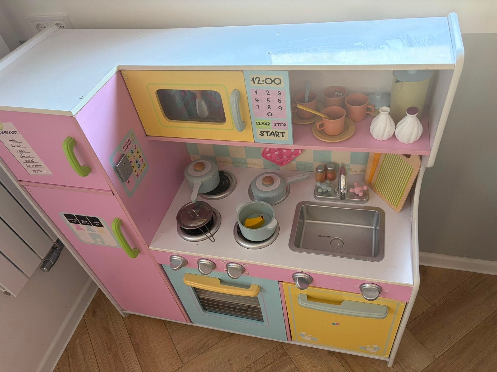 Kinderkraft Speelkeuken - Roze met accessoires, Ophalen of Verzenden, Gebruikt, Hout, Speelkeuken