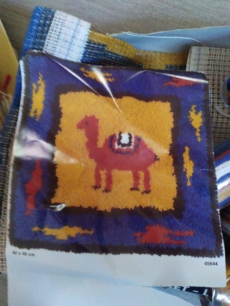 Knoopkussen haken knopen kameel, Hobby en Vrije tijd, Breien en Haken, Ophalen of Verzenden, Gebruikt, Haken, Overige typen