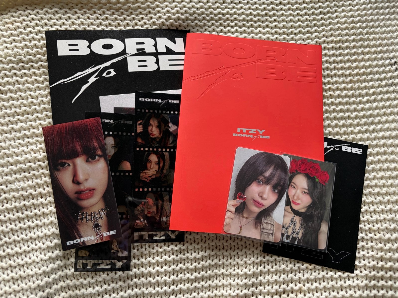 ITZY BORN TO BE Mini Album met Photocard en CD, Ophalen of Verzenden, Zo goed als nieuw