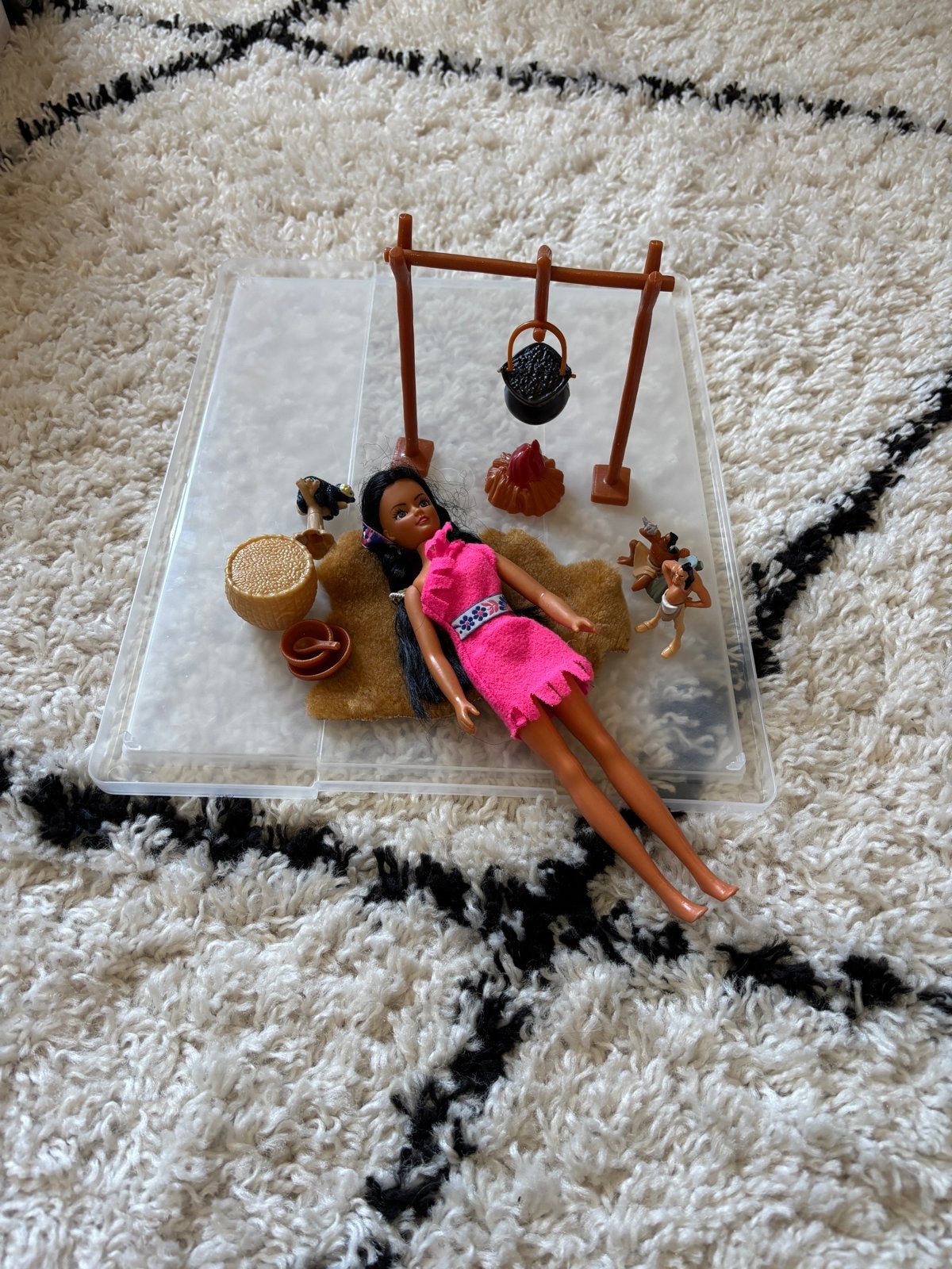 Barbie Pocahontas met accessoires, Ophalen of Verzenden, Zo goed als nieuw, Barbie