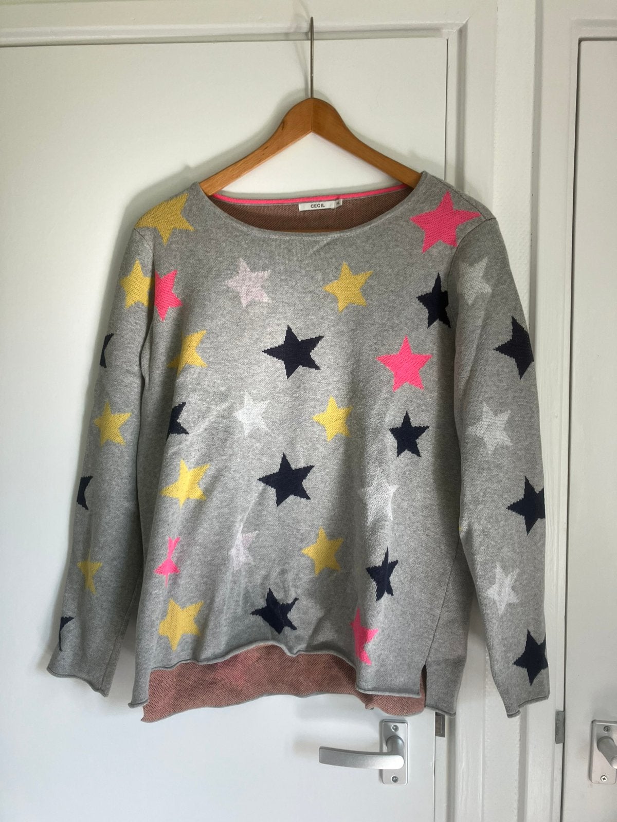 Leuke vrolijke trui., Kleding | Dames, Ophalen of Verzenden, Zo goed als nieuw, Maat 46/48 (XL) of groter, Grijs