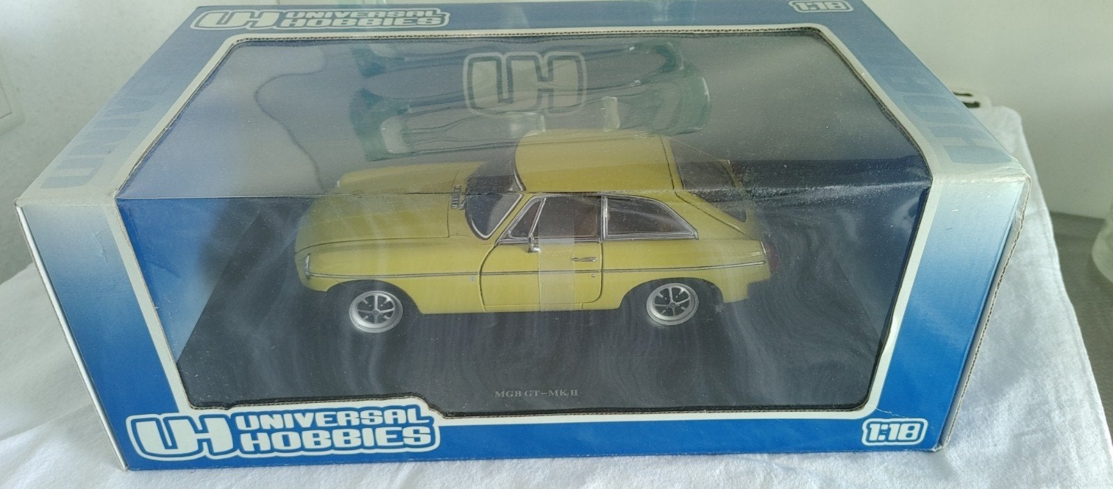 MGBGT 1:18 universal hobby, Verzenden, Overige merken