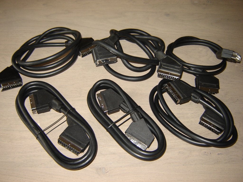 Scartkabel !!!!, Audio, Tv en Foto, Audiokabels en Televisiekabels, Nieuw, Scartkabel, 2 tot 5 meter, Ophalen of Verzenden
