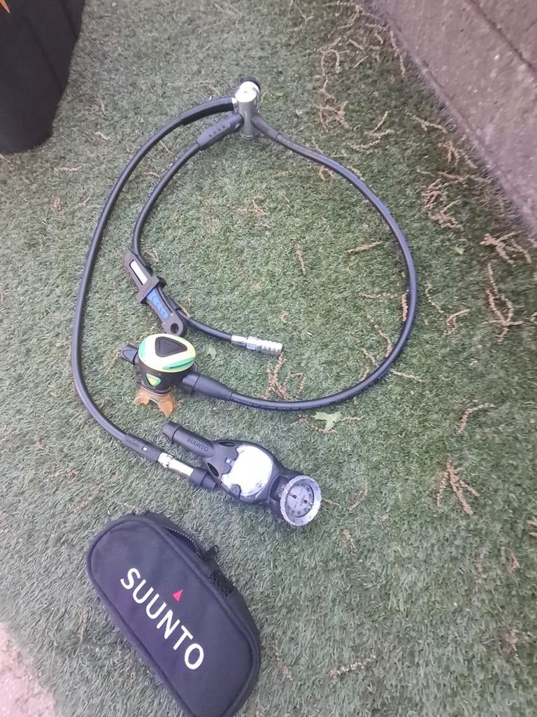 Mares Ademautomaat met een Suunto cobra duikcomputer, Watersport en Boten, Ophalen, Gebruikt, Duikcomputer