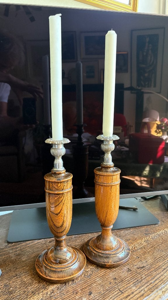 Kandelaar, 2 stuks, H 30, Engels,Hout, Kroon IJzer 50Euro, Ophalen of Verzenden, Zo goed als nieuw, Hout
