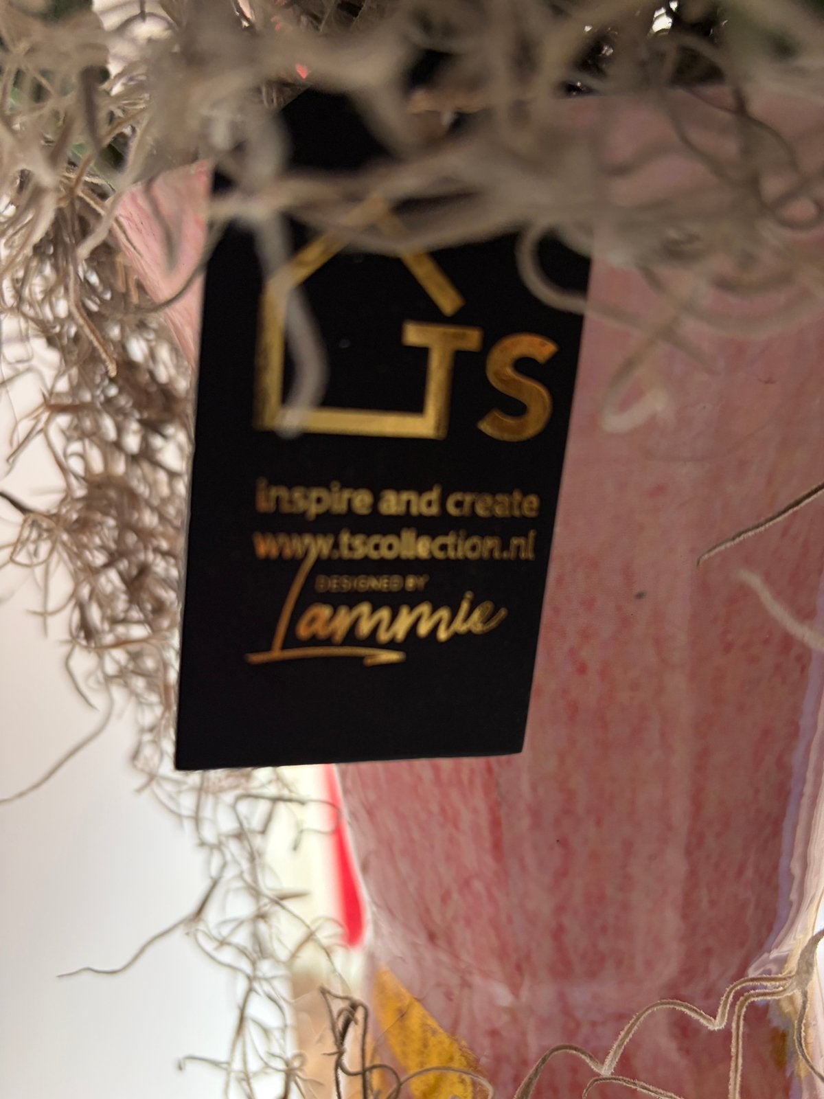 Designed by Lammie Polly Pink fles, inclusief bloemstuk, Huis en Inrichting, Woonaccessoires | Vazen, Ophalen, Zo goed als nieuw