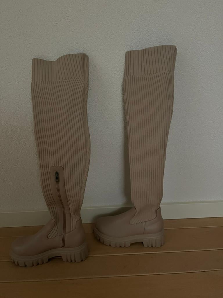 Beige lange laars. Cuccoo. Maat 36, Overige typen, Beige, Ophalen of Verzenden, Zo goed als nieuw